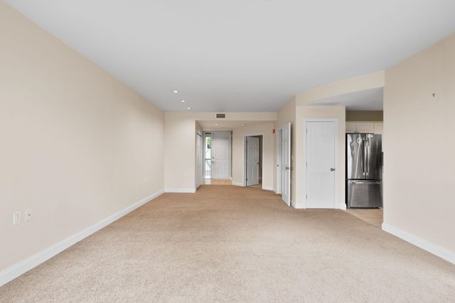 40 College St Apt 210, Burlington, VT 05401