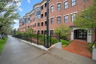 40 College St Apt 210, Burlington, VT 05401