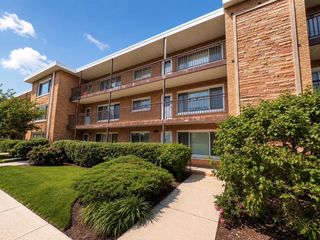 4923 N Harlem Avenue 1, Chicago, IL 60656