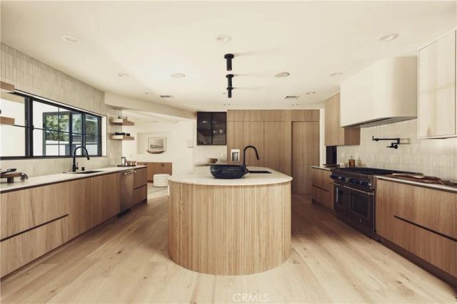 4195 Alonzo Avenue, Encino, CA 91316