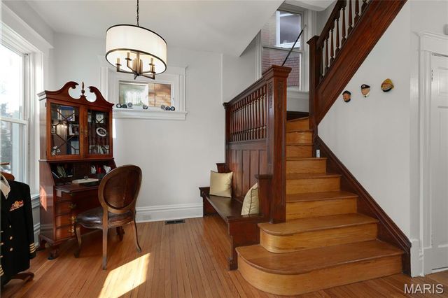 4215 Flad Avenue, St Louis, MO 63110