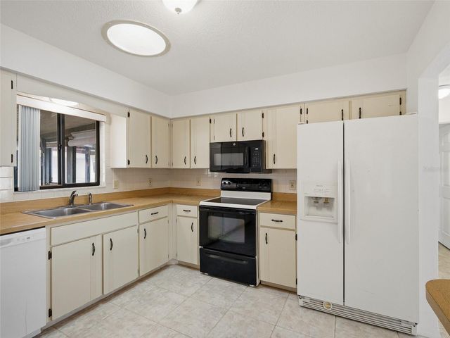 808 E 1ST AVENUE, New Smyrna Beach, FL 32169