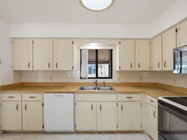 808 E 1ST AVENUE, New Smyrna Beach, FL 32169