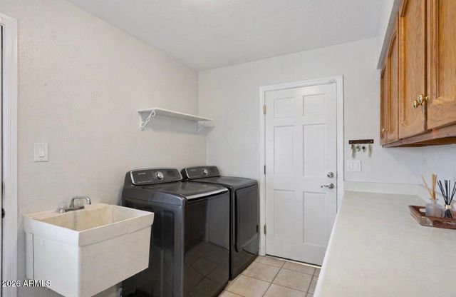 2064 E KENWOOD Circle, Mesa, AZ 85213