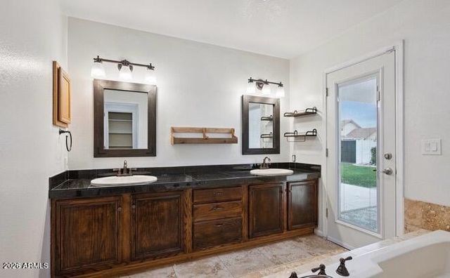 2064 E KENWOOD Circle, Mesa, AZ 85213