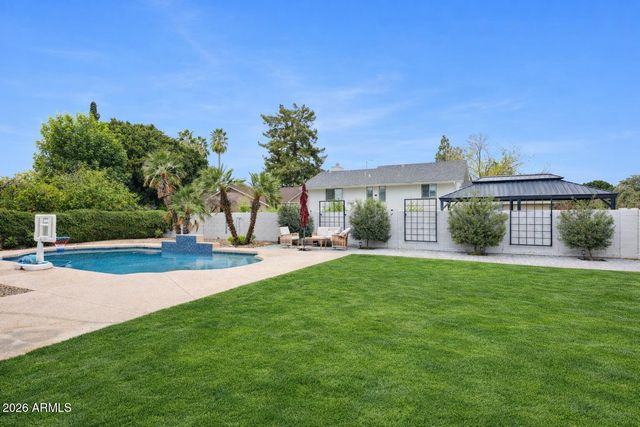 2064 E KENWOOD Circle, Mesa, AZ 85213