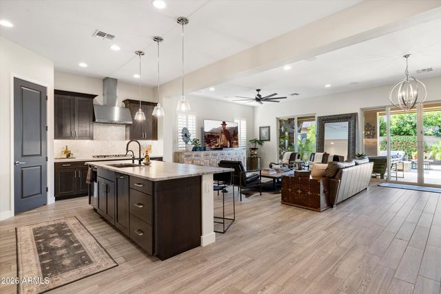 9418 W DALEY Lane, Peoria, AZ 85383
