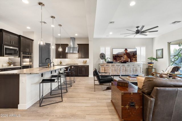 9418 W DALEY Lane, Peoria, AZ 85383