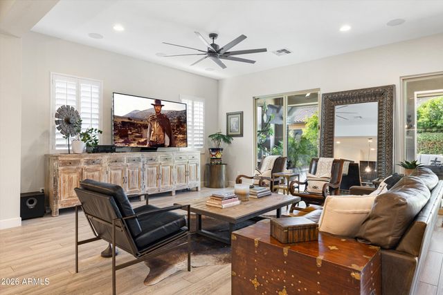 9418 W DALEY Lane, Peoria, AZ 85383