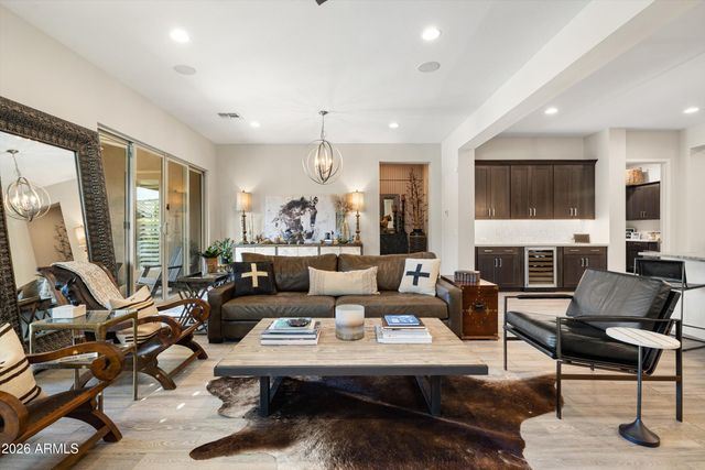 9418 W DALEY Lane, Peoria, AZ 85383