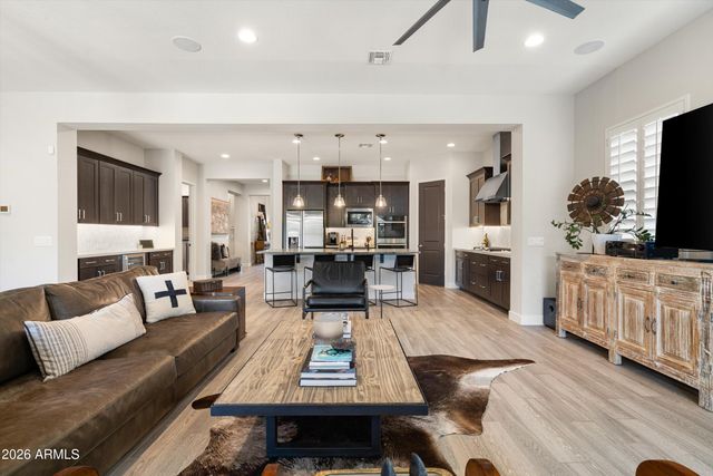 9418 W DALEY Lane, Peoria, AZ 85383