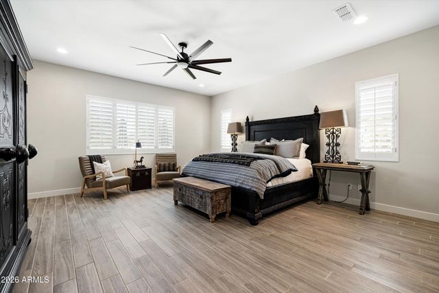 9418 W DALEY Lane, Peoria, AZ 85383