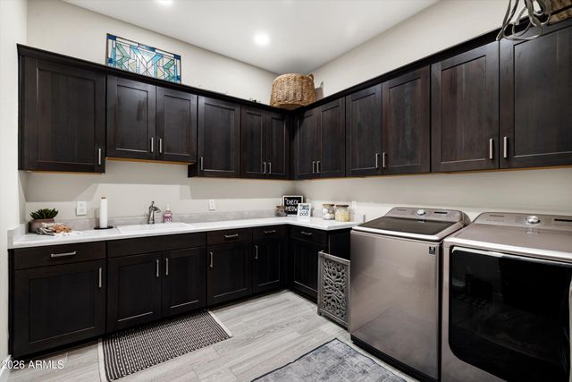 9418 W DALEY Lane, Peoria, AZ 85383