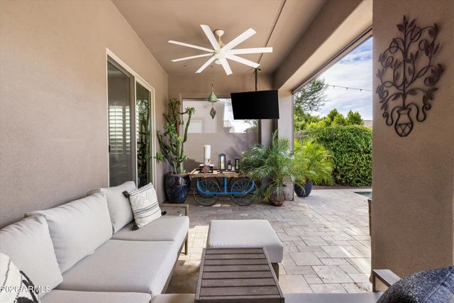9418 W DALEY Lane, Peoria, AZ 85383