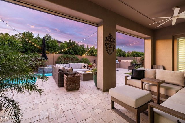 9418 W DALEY Lane, Peoria, AZ 85383