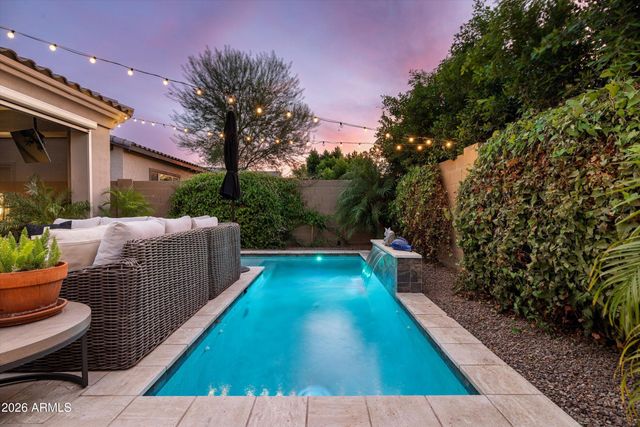 9418 W DALEY Lane, Peoria, AZ 85383