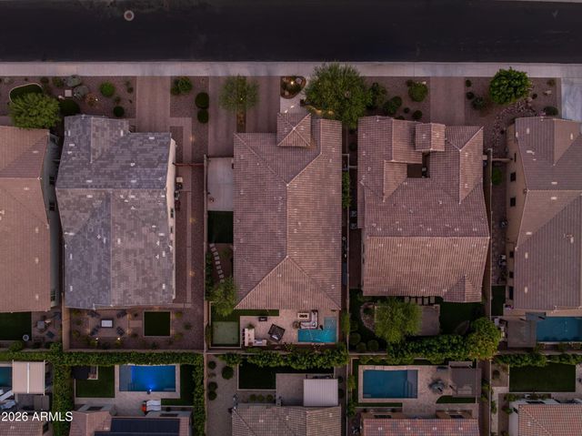 9418 W DALEY Lane, Peoria, AZ 85383