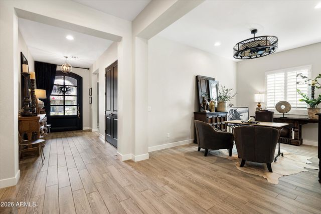 9418 W DALEY Lane, Peoria, AZ 85383