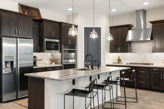 9418 W DALEY Lane, Peoria, AZ 85383
