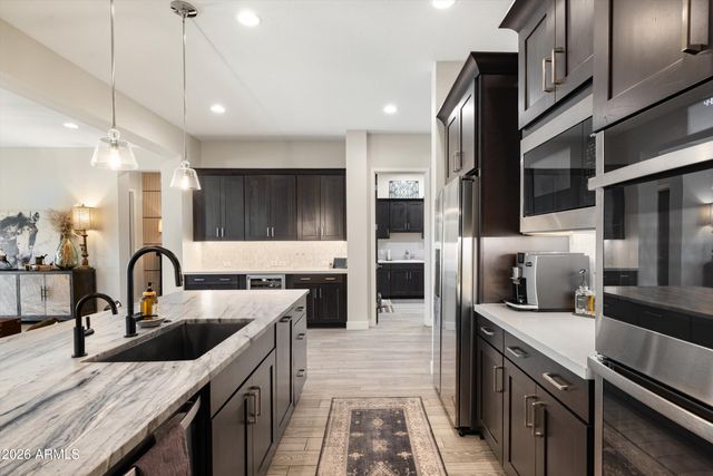 9418 W DALEY Lane, Peoria, AZ 85383