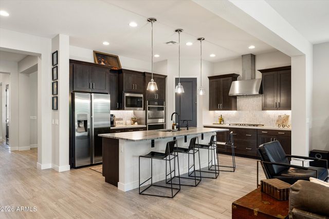 9418 W DALEY Lane, Peoria, AZ 85383