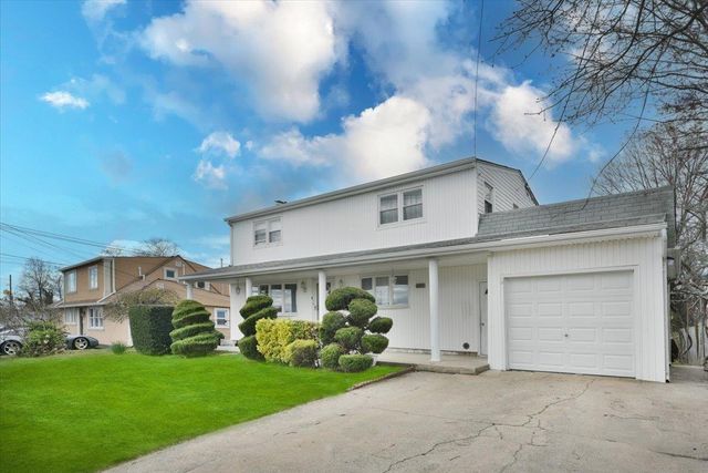 103 Arlyn Drive W, Massapequa, NY 11758