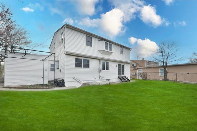 103 Arlyn Drive W, Massapequa, NY 11758