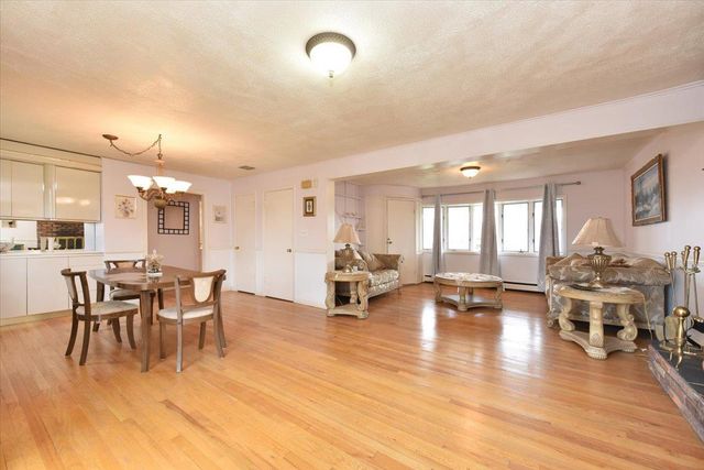 103 Arlyn Drive W, Massapequa, NY 11758