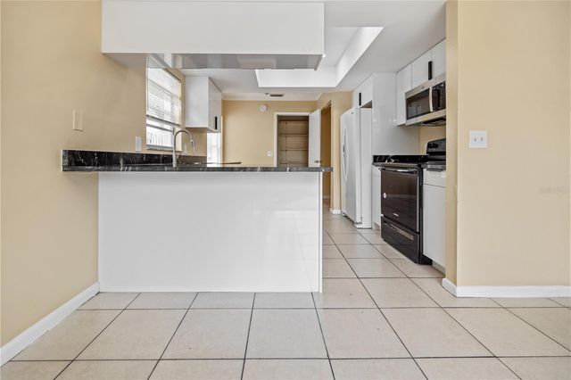 7906 GEORGE WASHINGTON LANE, Tampa, FL 33637