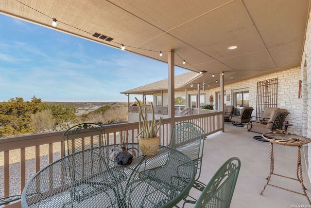 1817 Summit Point, Kerrville, TX 78028