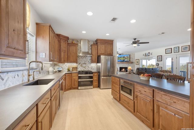 1817 Summit Point, Kerrville, TX 78028