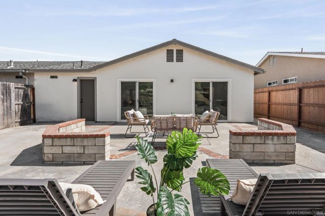 1277 Sagewood Dr, Oceanside, CA 92056
