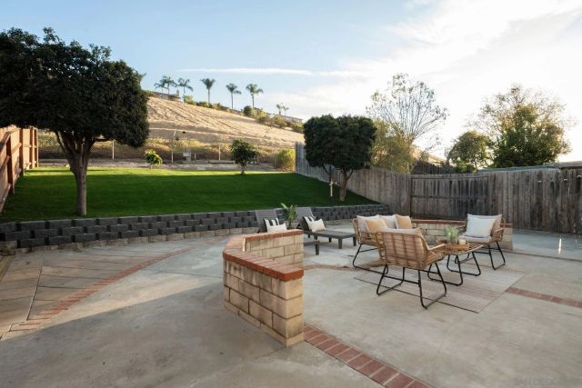 1277 Sagewood Dr, Oceanside, CA 92056