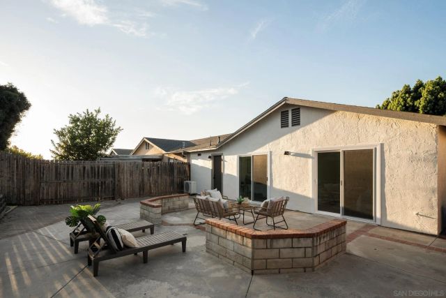 1277 Sagewood Dr, Oceanside, CA 92056