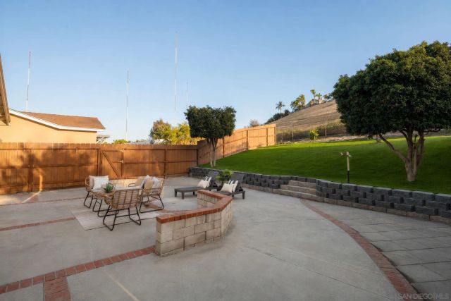1277 Sagewood Dr, Oceanside, CA 92056