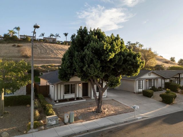 1277 Sagewood Dr, Oceanside, CA 92056