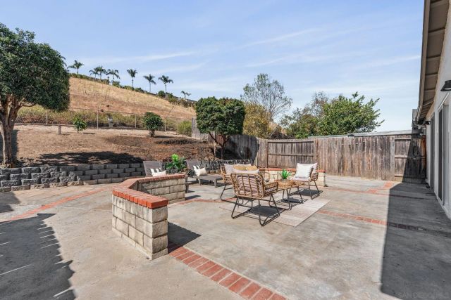 1277 Sagewood Dr, Oceanside, CA 92056