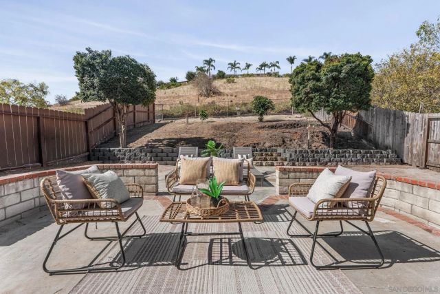 1277 Sagewood Dr, Oceanside, CA 92056