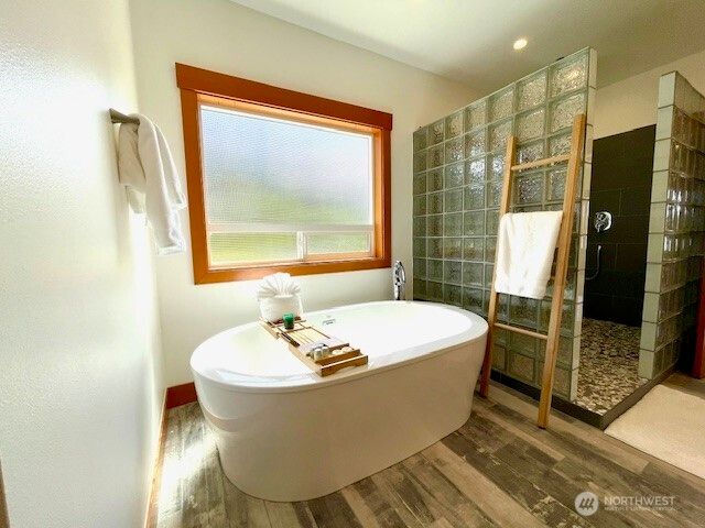 19253 E State Route 106, Belfair, WA 98528