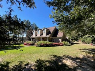 4 Lilly Ln, Ellisville, MS 39437