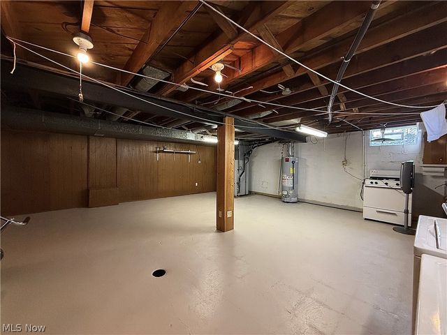 102 Furlen Court, Hubbard, OH 44425