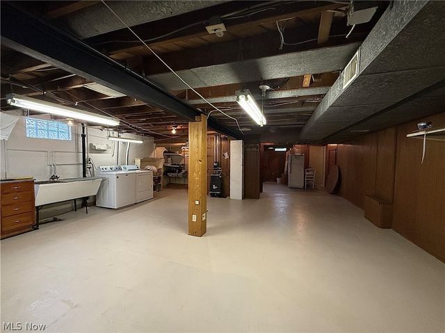 102 Furlen Court, Hubbard, OH 44425