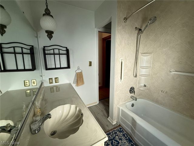 102 Furlen Court, Hubbard, OH 44425