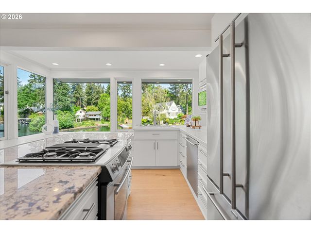 740 NORTHSHORE Rd, Lake Oswego, OR 97034