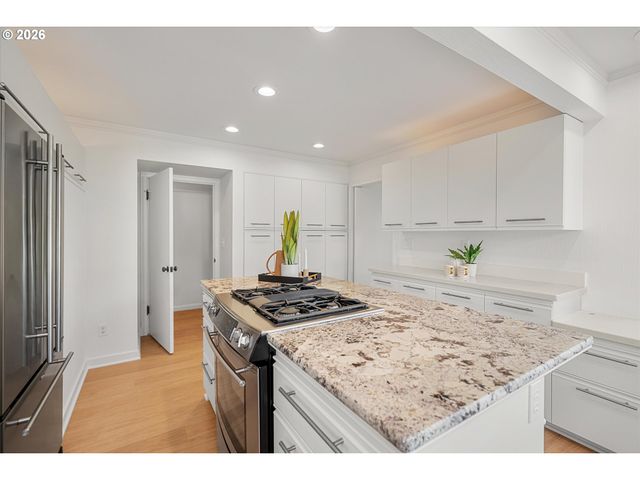 740 NORTHSHORE Rd, Lake Oswego, OR 97034