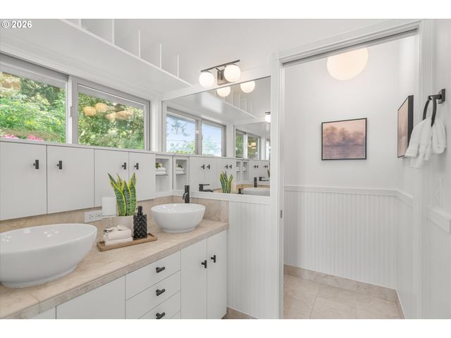 740 NORTHSHORE Rd, Lake Oswego, OR 97034