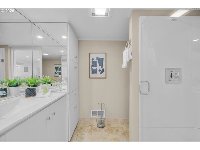 740 NORTHSHORE Rd, Lake Oswego, OR 97034