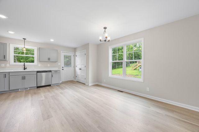 166 Oak St, Clarksville, TN 37042