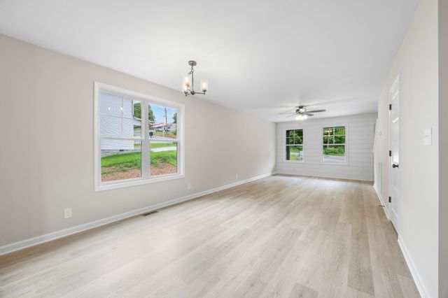 166 Oak St, Clarksville, TN 37042