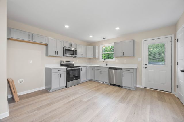 166 Oak St, Clarksville, TN 37042